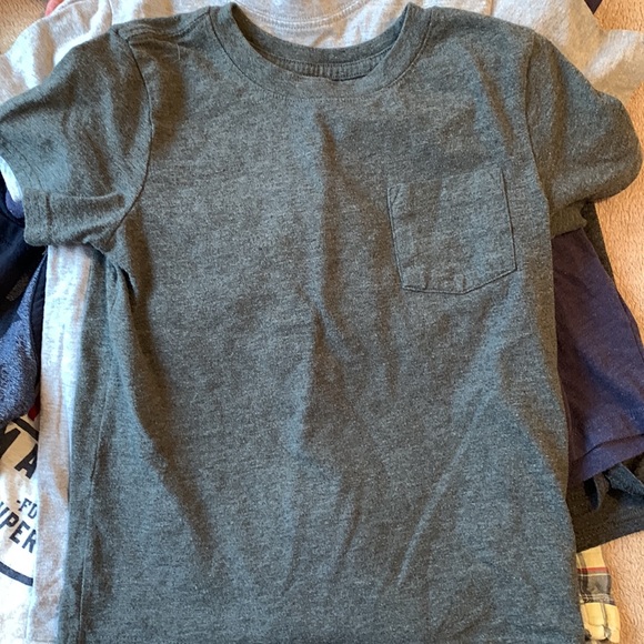 Boys 5T Bundle of Clothes. Shorts and tops. - Picture 8 of 8